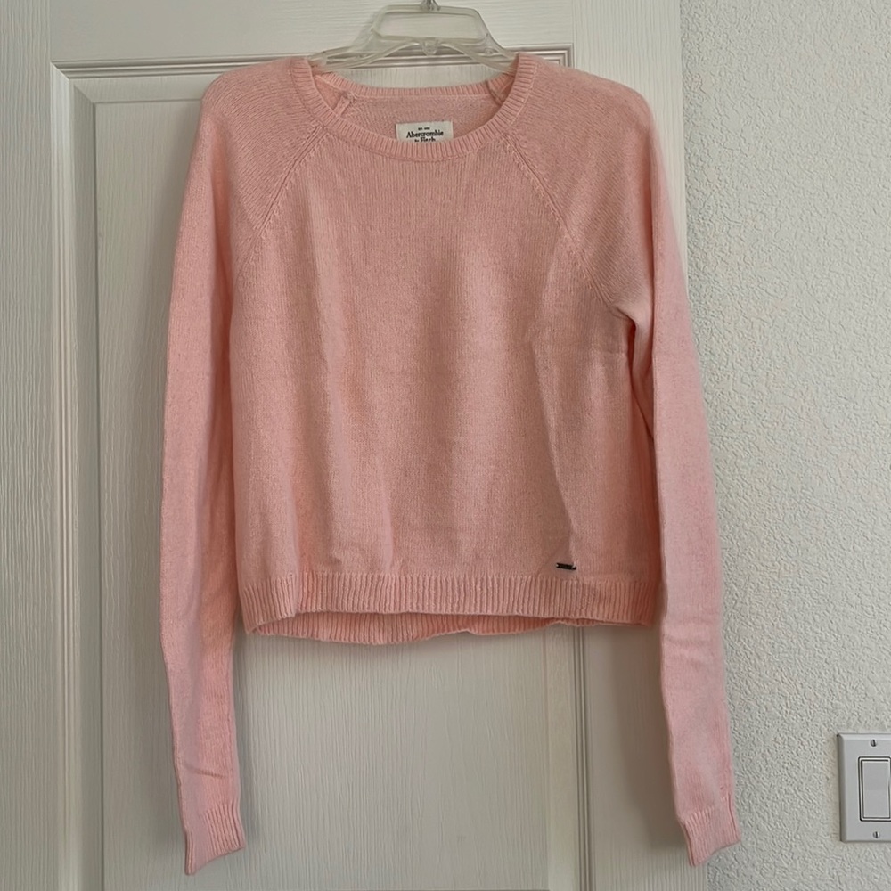 BRAND NEW Abercrombie and Fitch pink sweater